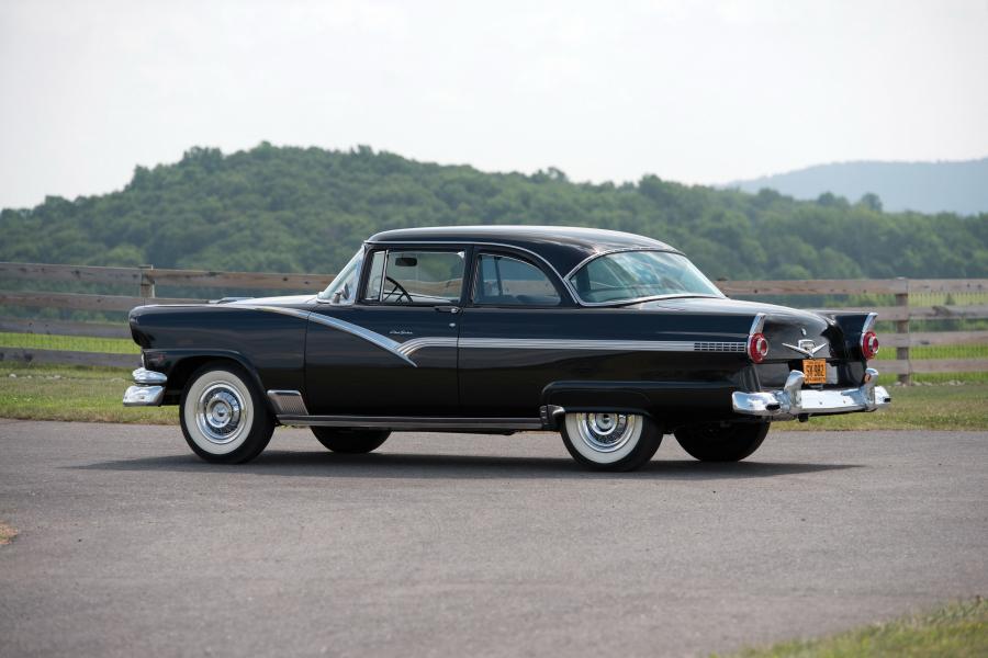  Ford Fairlane Club Sedan 1956 года  (фото 11 из 18)